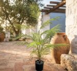 דקל ארקה מלאכותי בעציץ שחור 90 ס"מ