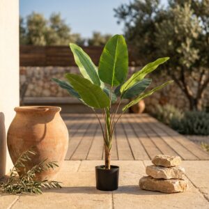 עץ טרופי מלאכותי קטן בעציץ שחור