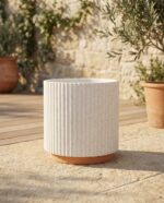 עציץ פסים אנכיים קרם