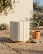 עציץ פסים אנכיים קרם