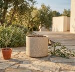 עציץ פרחוני חום חלוקי נחל