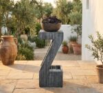 מזרקת מים דקורטיבית בצורת האות Z