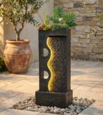 מזרקת מים דקורטיבית עם תאורה