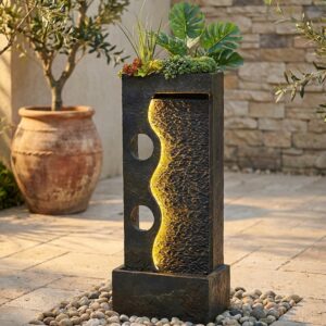 מזרקת מים דקורטיבית עם תאורה